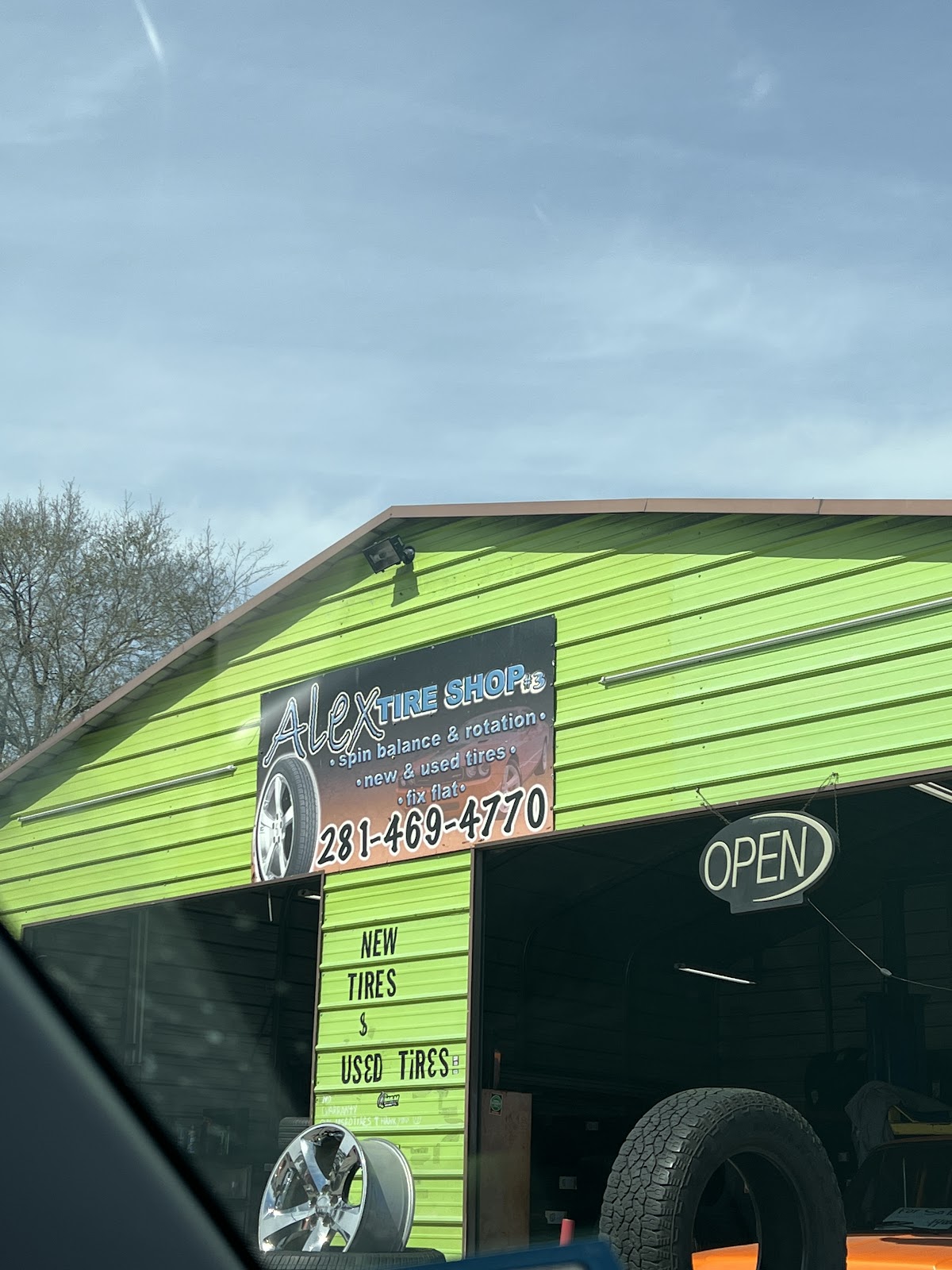 Alex Shop 3 tire service area